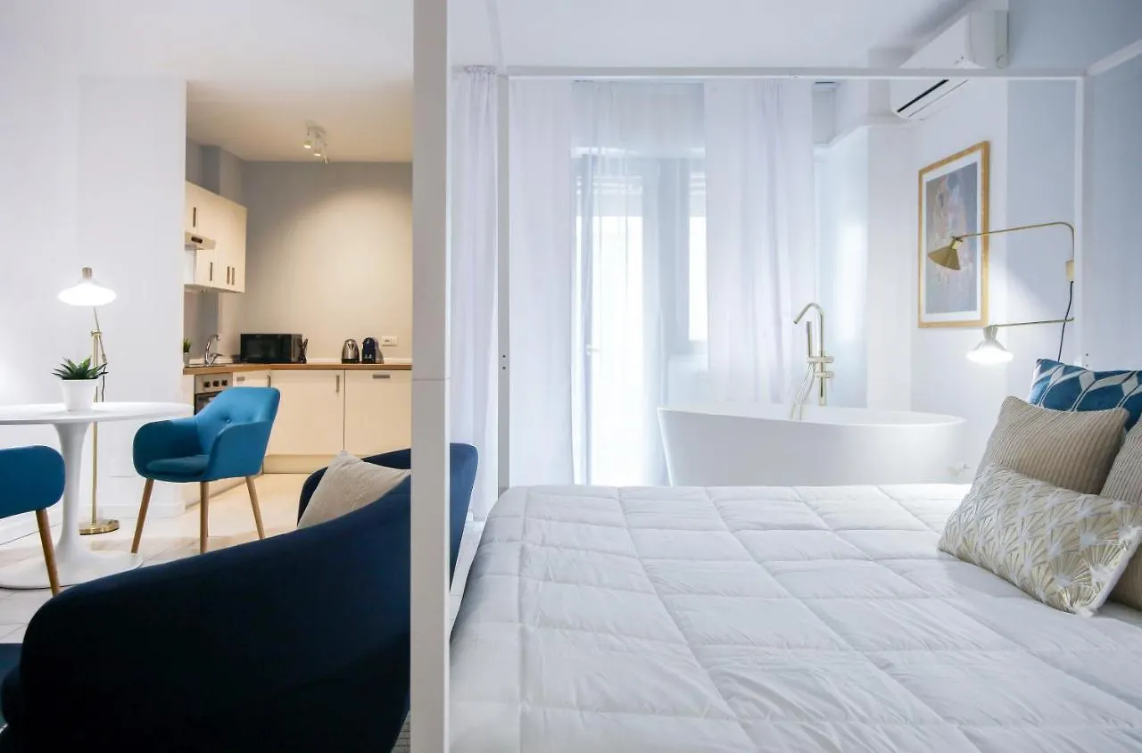Glamorous Flat With Jacuzzi, King Size Bed And Small Balcony Perugia