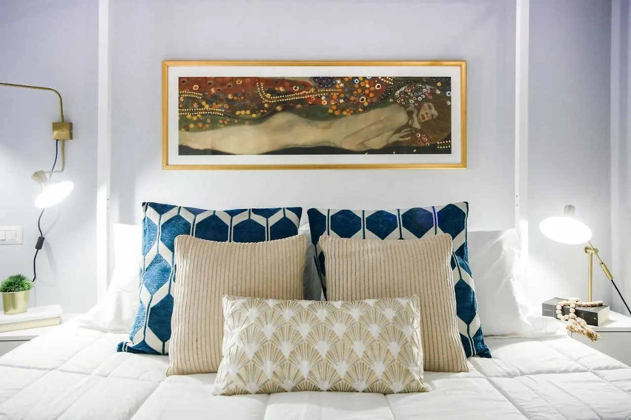 Apartment Glamorous Flat With Jacuzzi, King Size Bed And Small Balcony Perugia