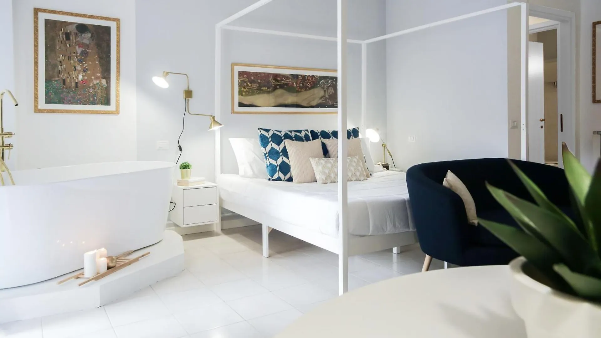 Glamorous Flat With Jacuzzi, King Size Bed And Small Balcony contacts